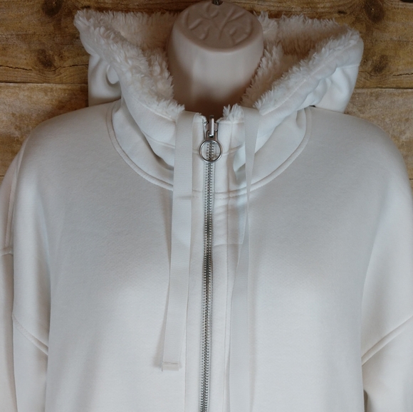 Athleta Cozy Sherpa Reversible Jacket - Picture 4 of 9